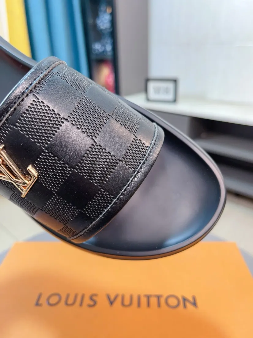 Men's shoes 💰260🌹🌹 (lv-Louis Vuitton) new men's sandals, high-end boutique, exquisite embossed logo decoration on the upper, fine workmanship, super soft soles, casual, loose and comfortable, a must-have in summer! \nsize：38-44
